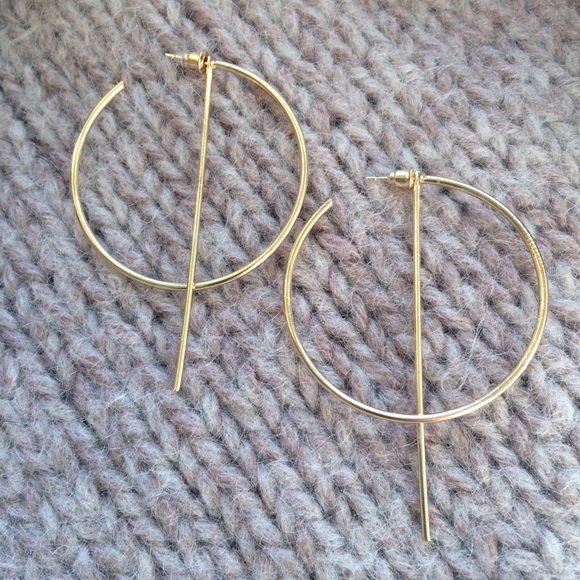 Jewelry - 🍃2” Edgy Gold Hoops with Bar